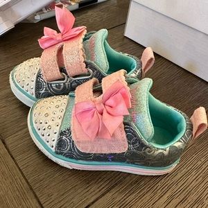 Girls twinkle toe light up shoes